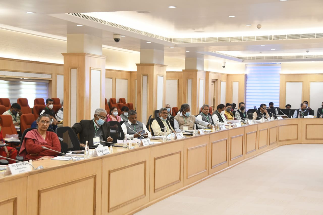 प्रेस प्रकाशनी - क.रा.बी. निगम द्वारा बीमाकृत कामगारों/बीमाकृत महिलाओं को बेहतर सेवाएं प्रदान करने हेतु प्रमुख नीतिगत पहलें